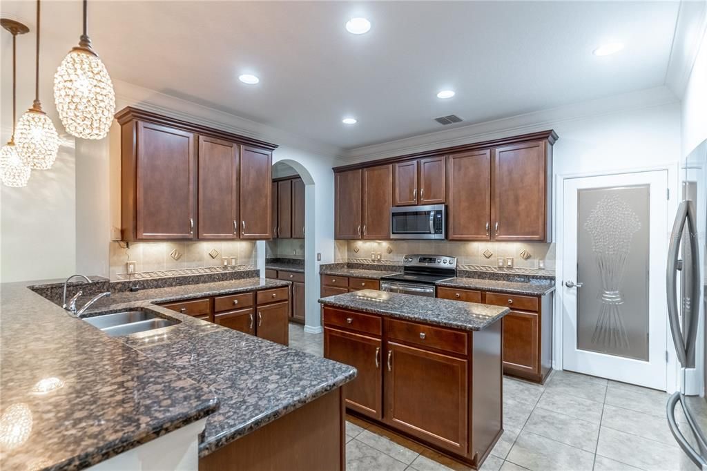 Active With Contract: $550,000 (4 beds, 3 baths, 3087 Square Feet)