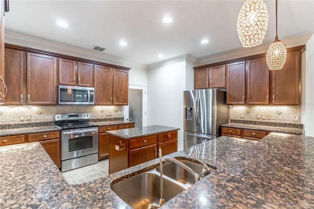 Active With Contract: $550,000 (4 beds, 3 baths, 3087 Square Feet)