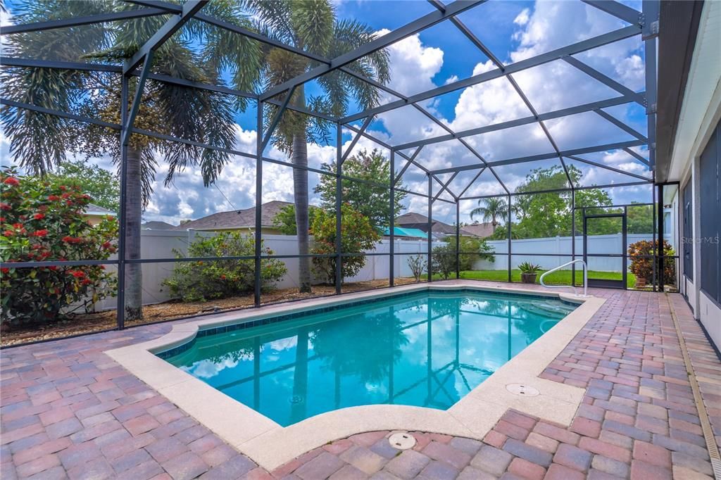 Active With Contract: $550,000 (4 beds, 3 baths, 3087 Square Feet)