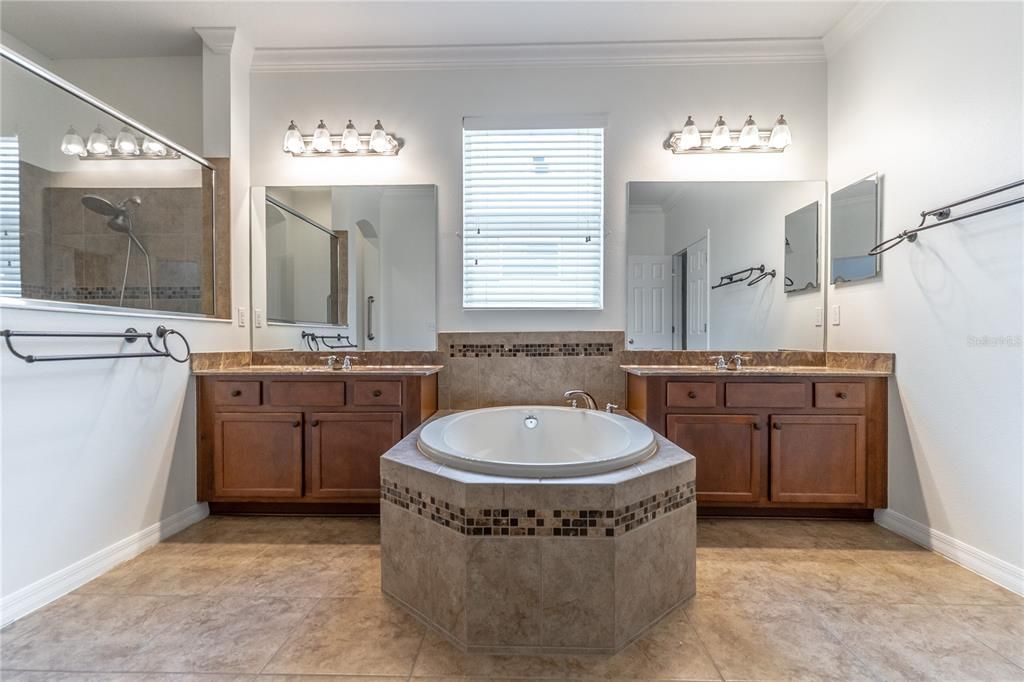 Active With Contract: $550,000 (4 beds, 3 baths, 3087 Square Feet)