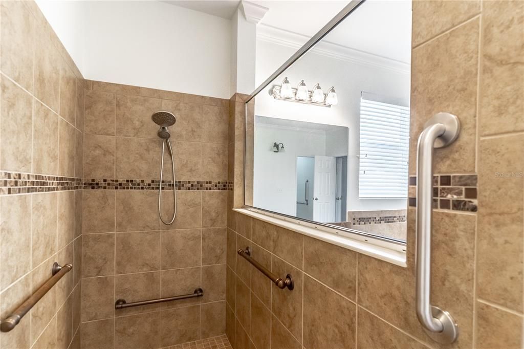 Active With Contract: $550,000 (4 beds, 3 baths, 3087 Square Feet)