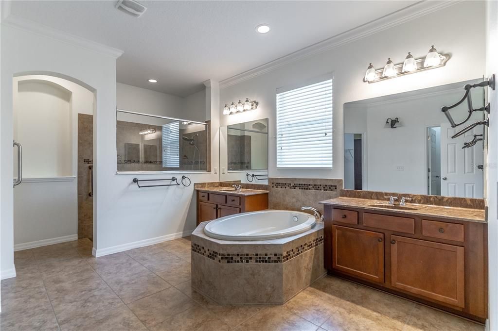 Active With Contract: $550,000 (4 beds, 3 baths, 3087 Square Feet)