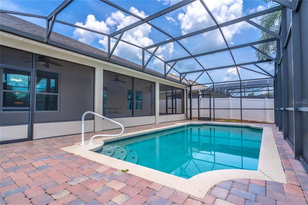 Active With Contract: $550,000 (4 beds, 3 baths, 3087 Square Feet)