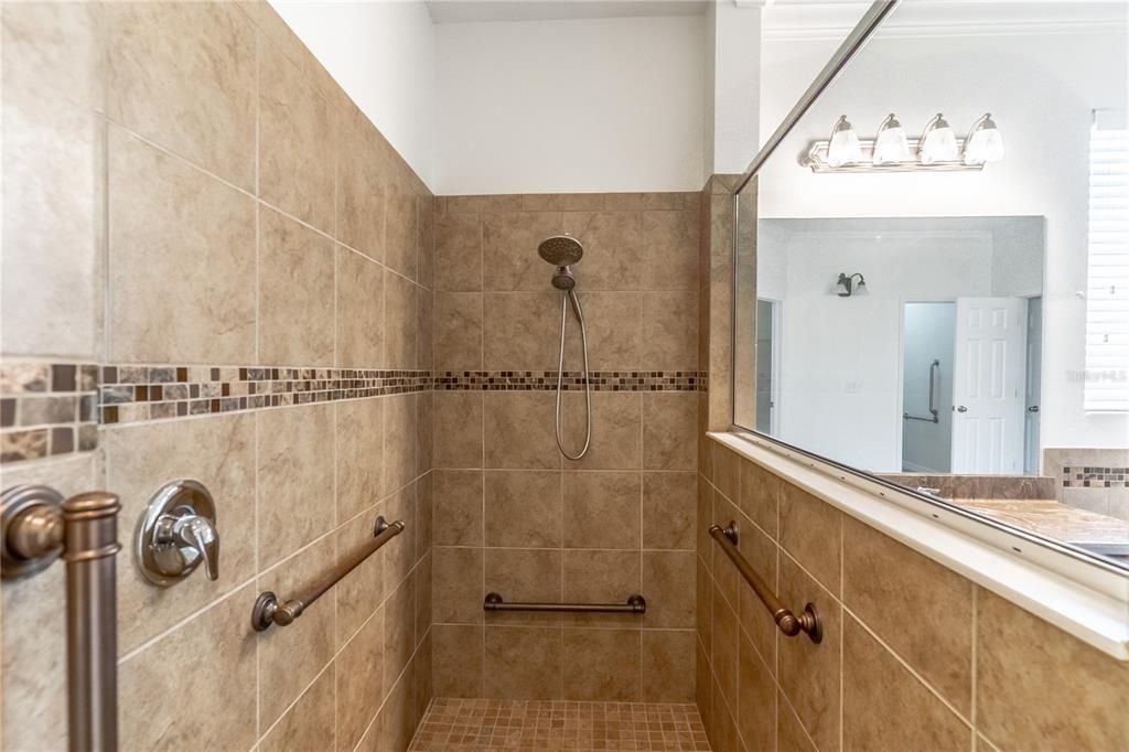 Active With Contract: $550,000 (4 beds, 3 baths, 3087 Square Feet)