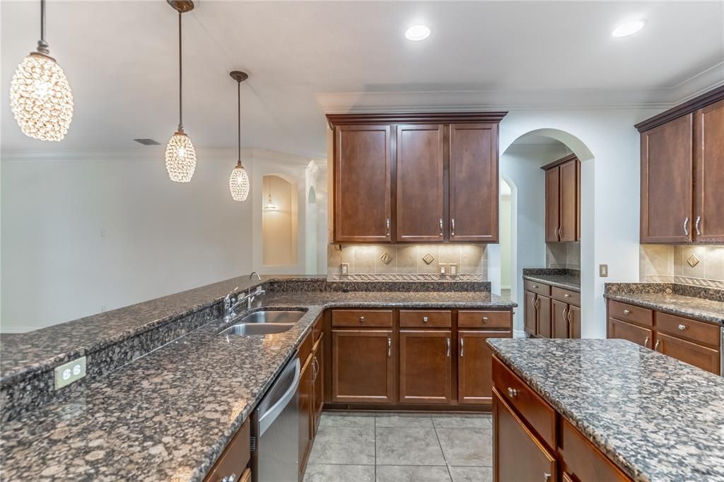 Active With Contract: $550,000 (4 beds, 3 baths, 3087 Square Feet)