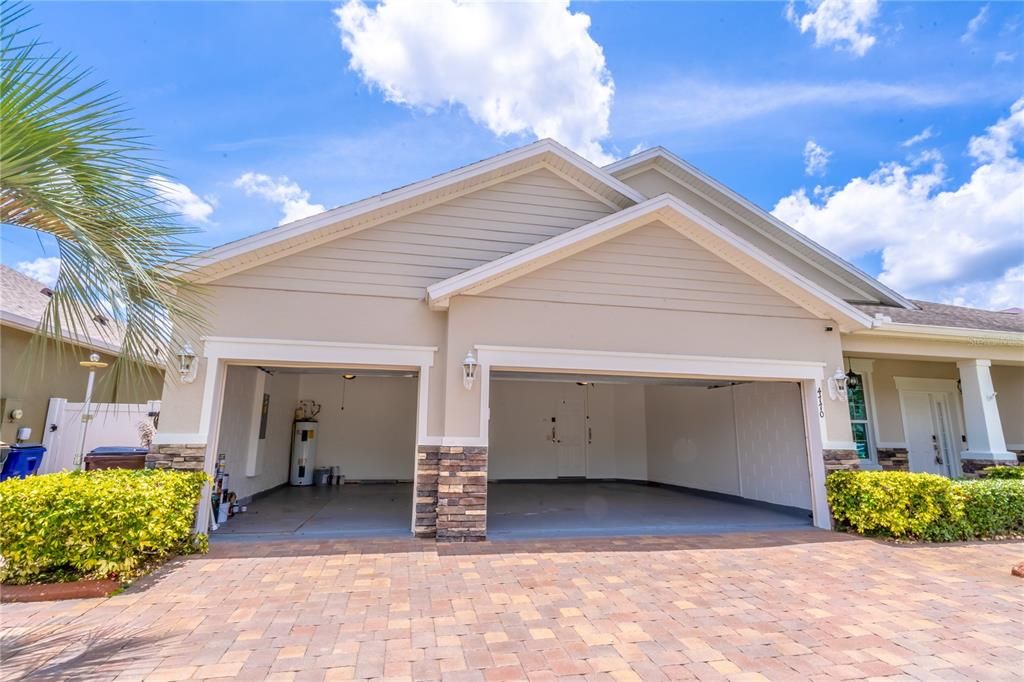 Active With Contract: $550,000 (4 beds, 3 baths, 3087 Square Feet)