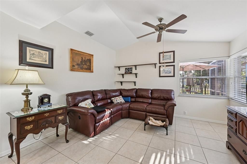 待售: $448,000 (3 贝兹, 2 浴室, 1758 平方英尺)