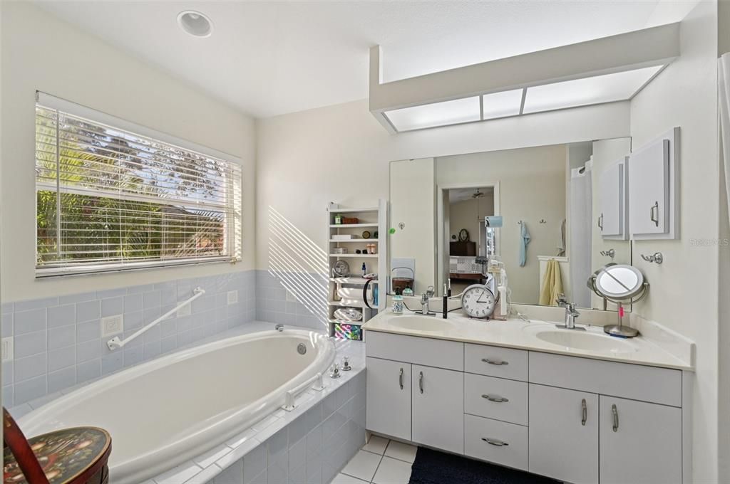 待售: $448,000 (3 贝兹, 2 浴室, 1758 平方英尺)