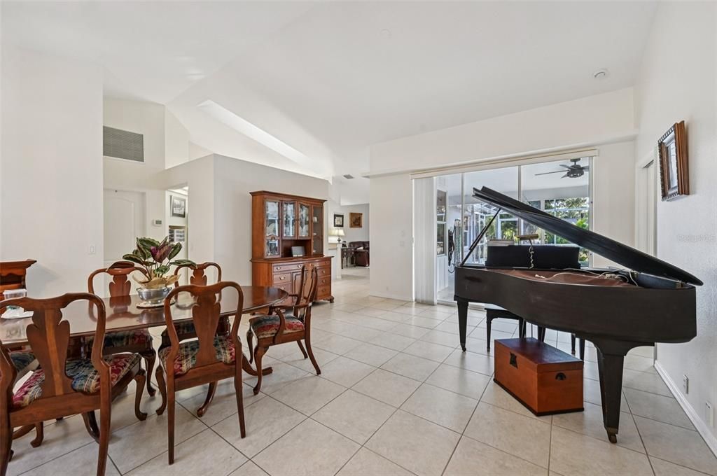 待售: $448,000 (3 贝兹, 2 浴室, 1758 平方英尺)