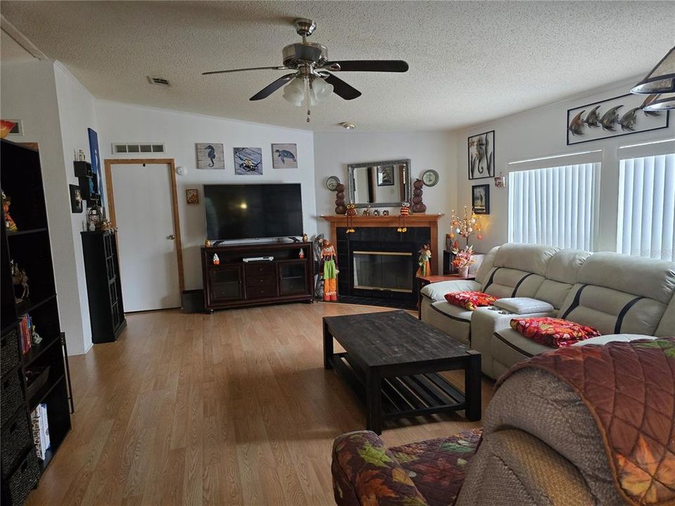 For Sale: $354,900 (4 beds, 2 baths, 2280 Square Feet)