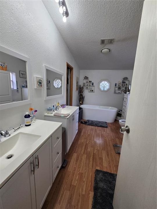 For Sale: $354,900 (4 beds, 2 baths, 2280 Square Feet)