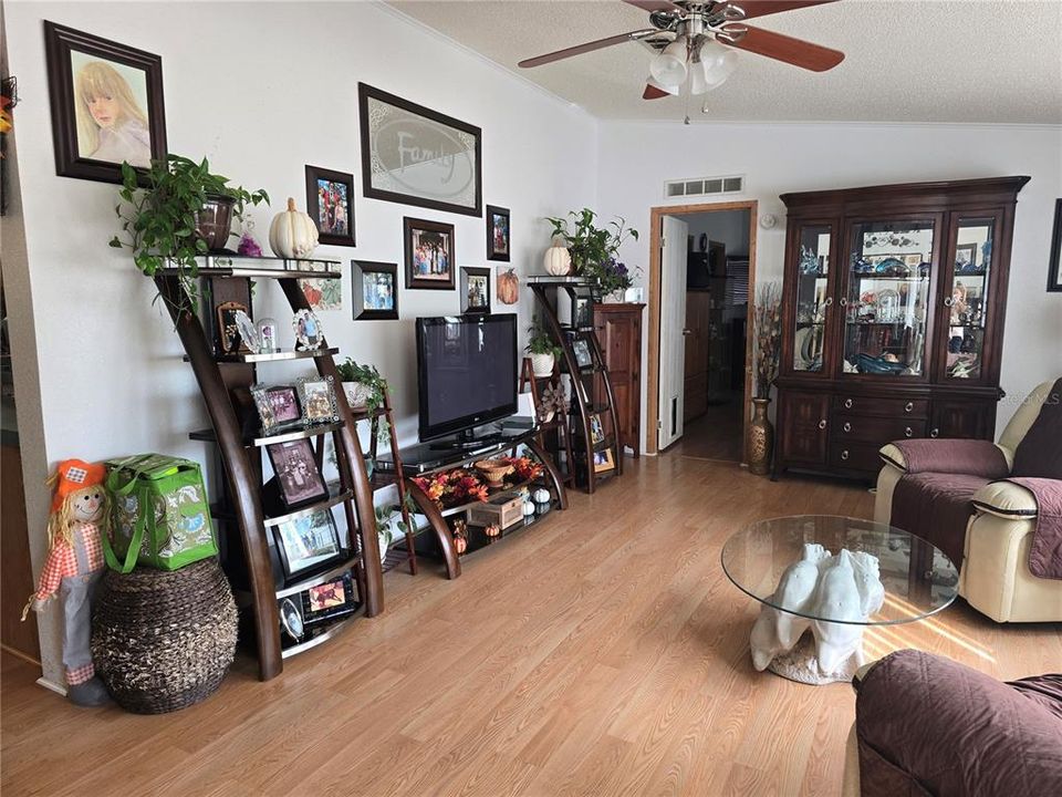 For Sale: $354,900 (4 beds, 2 baths, 2280 Square Feet)