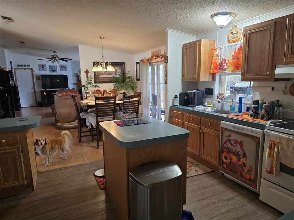 For Sale: $354,900 (4 beds, 2 baths, 2280 Square Feet)