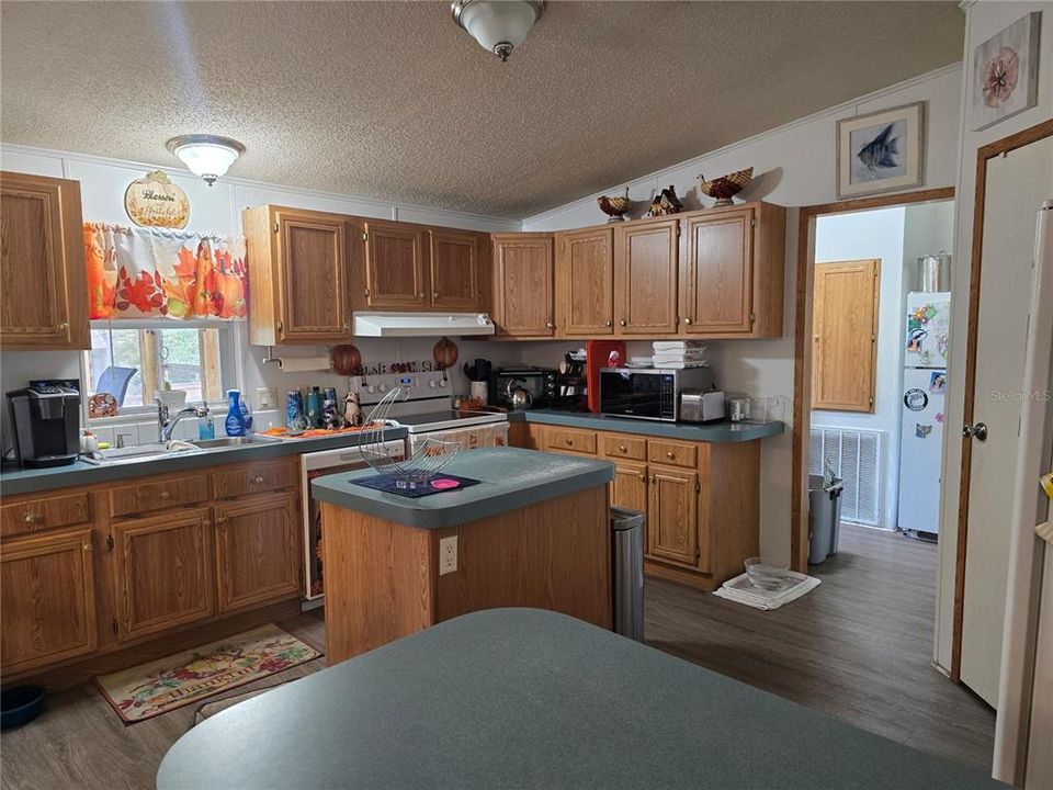 For Sale: $354,900 (4 beds, 2 baths, 2280 Square Feet)