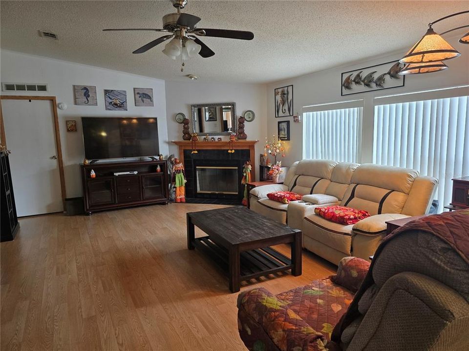 For Sale: $354,900 (4 beds, 2 baths, 2280 Square Feet)