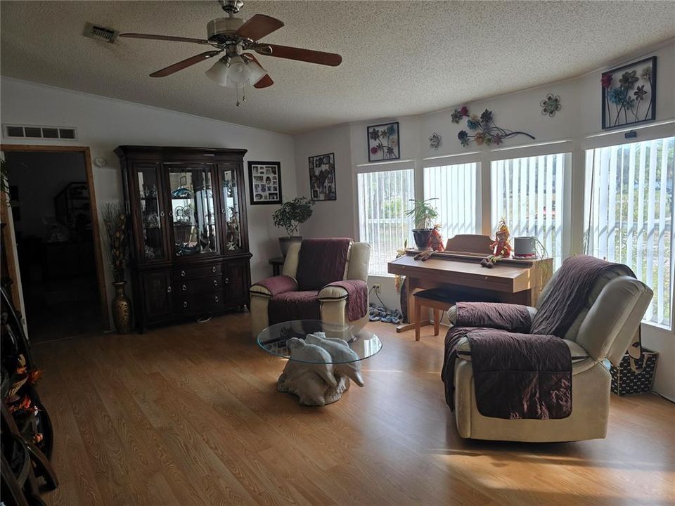 For Sale: $354,900 (4 beds, 2 baths, 2280 Square Feet)