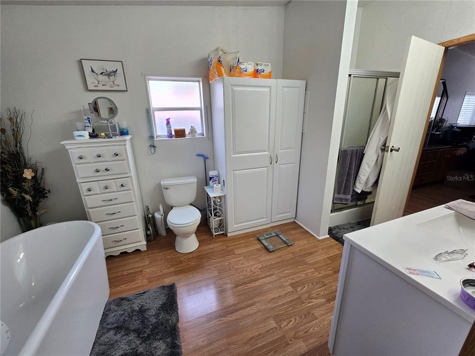 For Sale: $354,900 (4 beds, 2 baths, 2280 Square Feet)