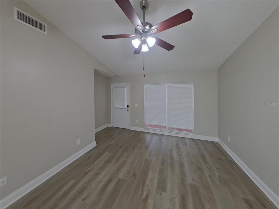 合同活跃: $1,929 (3 贝兹, 2 浴室, 1339 平方英尺)