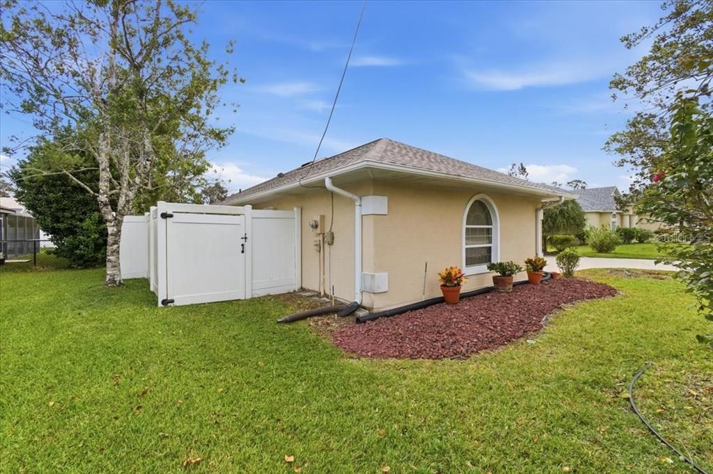 Active With Contract: $299,875 (3 beds, 2 baths, 2034 Square Feet)