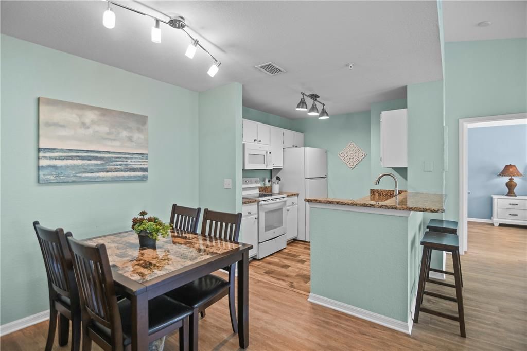 На продажу: $250,000 (2 спален, 2 ванн, 1080 Квадратных фут)