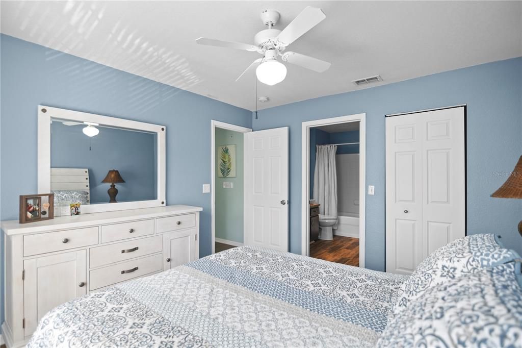 На продажу: $250,000 (2 спален, 2 ванн, 1080 Квадратных фут)