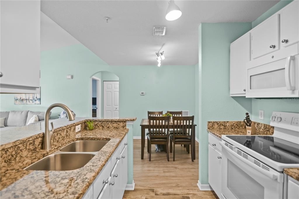 На продажу: $250,000 (2 спален, 2 ванн, 1080 Квадратных фут)