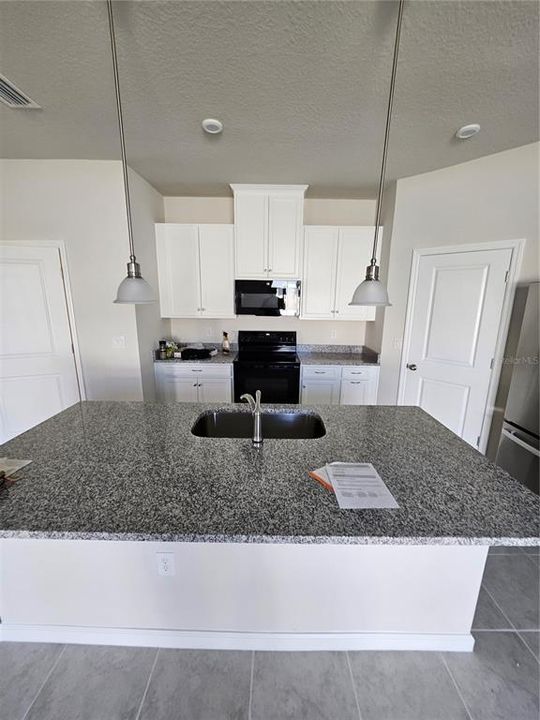 For Rent: $2,299 (3 beds, 2 baths, 2046 Square Feet)