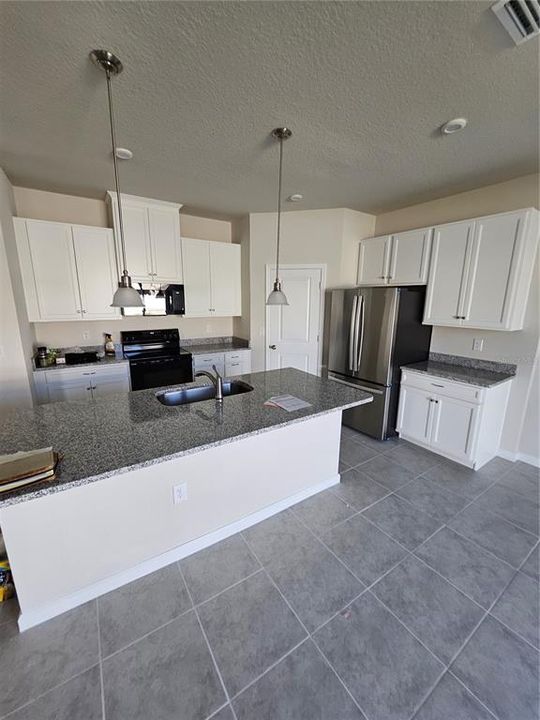 For Rent: $2,299 (3 beds, 2 baths, 2046 Square Feet)