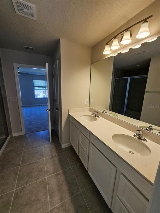 For Rent: $2,299 (3 beds, 2 baths, 2046 Square Feet)