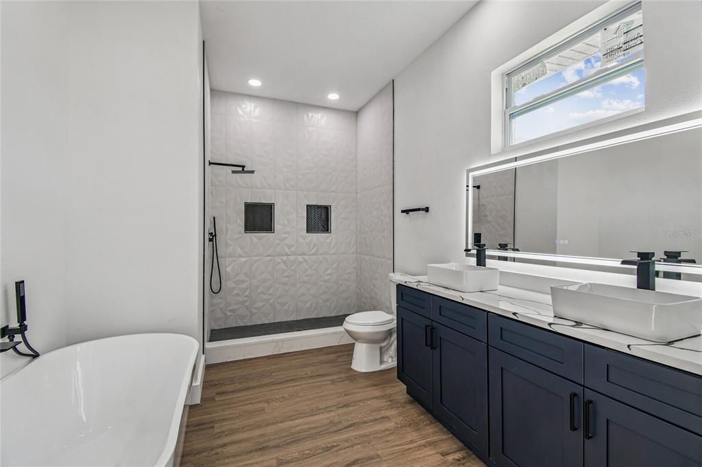 En Venta: $450,000 (4 camas, 3 baños, 2687 Pies cuadrados)