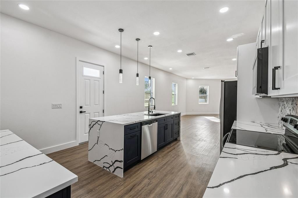 En Venta: $450,000 (4 camas, 3 baños, 2687 Pies cuadrados)