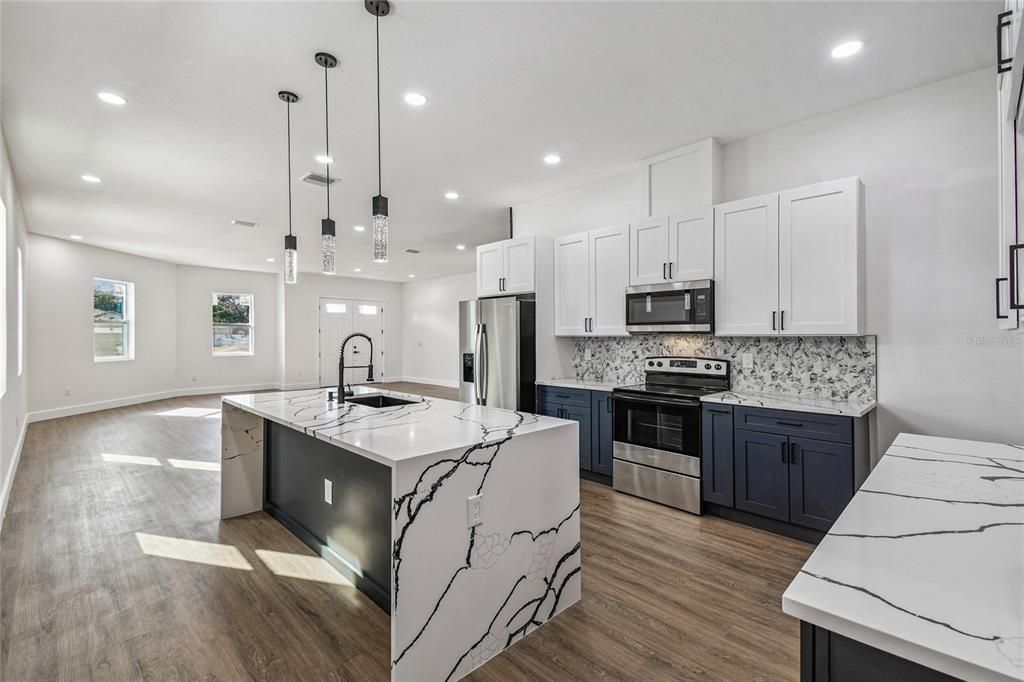 En Venta: $450,000 (4 camas, 3 baños, 2687 Pies cuadrados)