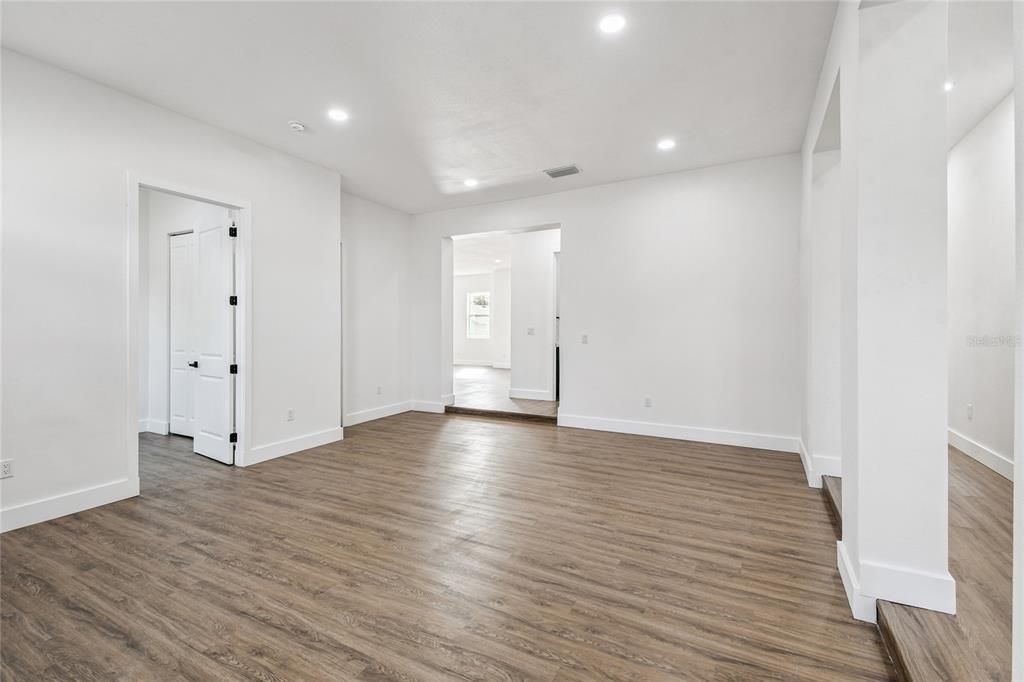 En Venta: $450,000 (4 camas, 3 baños, 2687 Pies cuadrados)