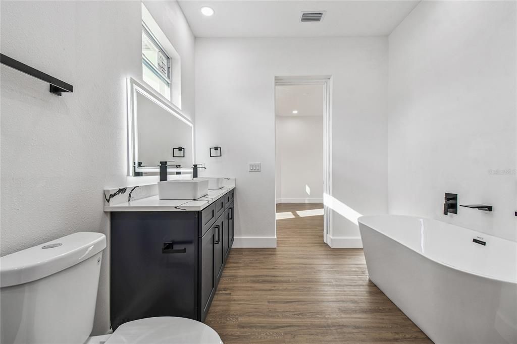 En Venta: $450,000 (4 camas, 3 baños, 2687 Pies cuadrados)