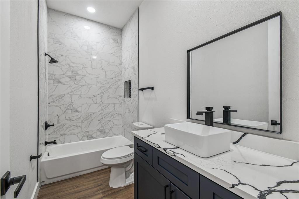 En Venta: $450,000 (4 camas, 3 baños, 2687 Pies cuadrados)