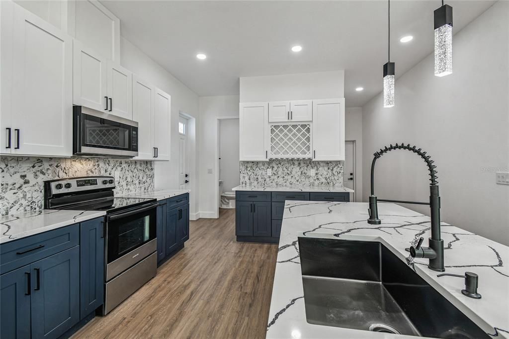 En Venta: $450,000 (4 camas, 3 baños, 2687 Pies cuadrados)