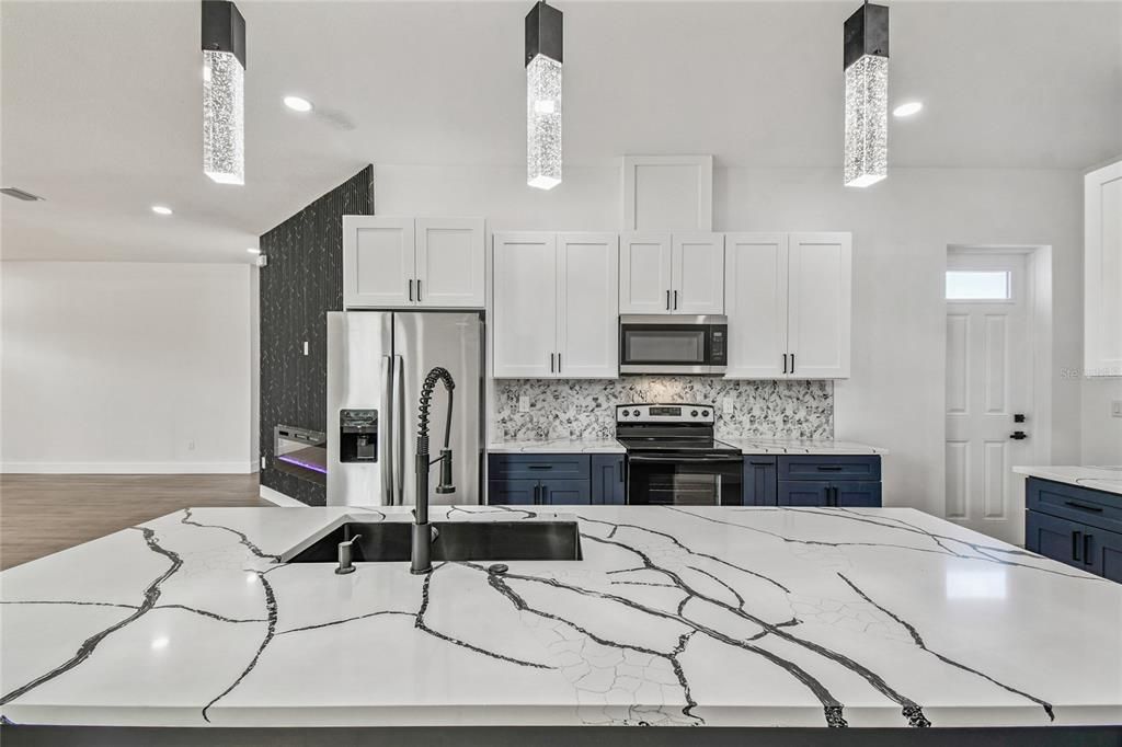 En Venta: $450,000 (4 camas, 3 baños, 2687 Pies cuadrados)