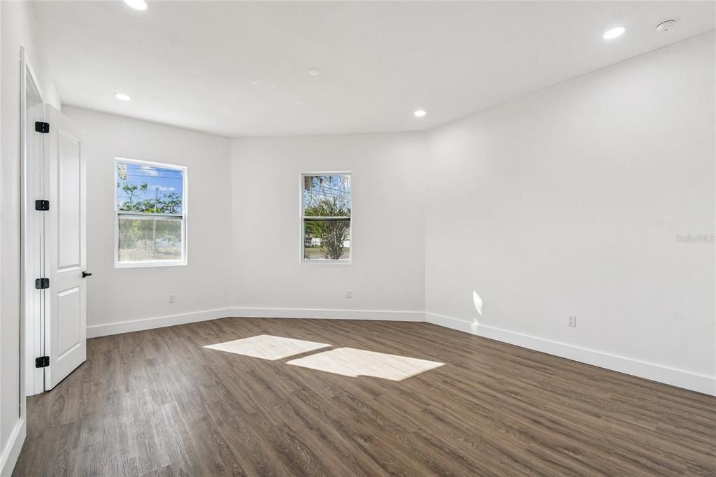 En Venta: $450,000 (4 camas, 3 baños, 2687 Pies cuadrados)