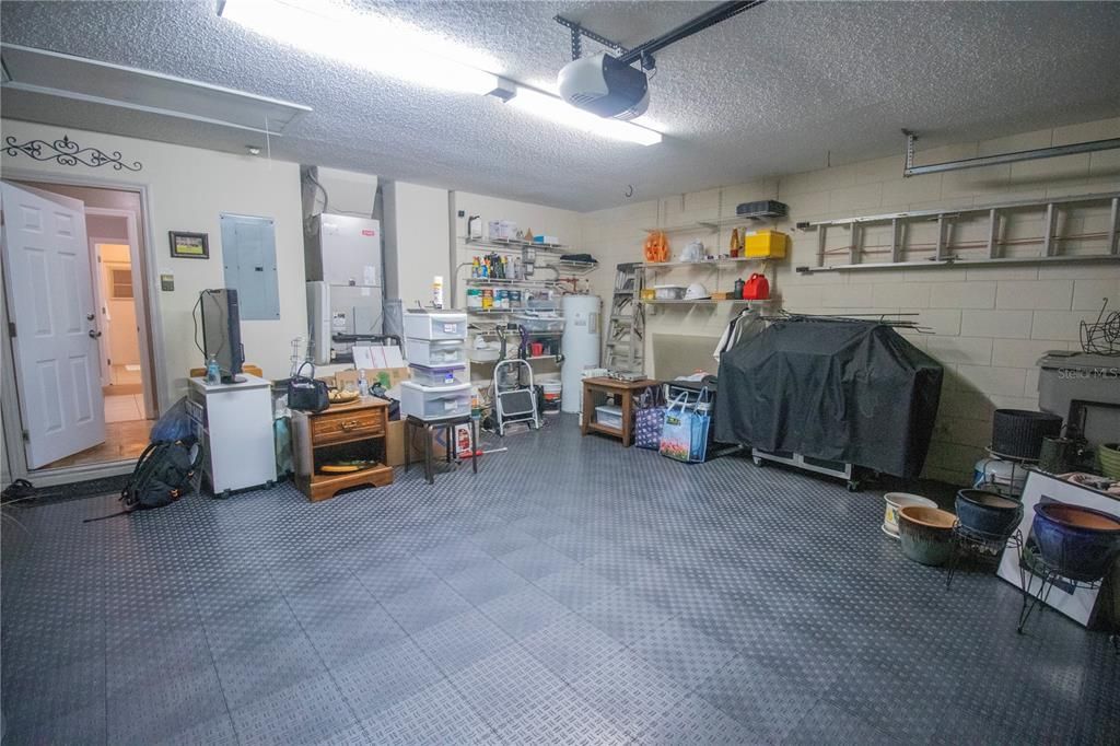 Под контрактом: $417,500 (3 спален, 2 ванн, 1622 Квадратных фут)