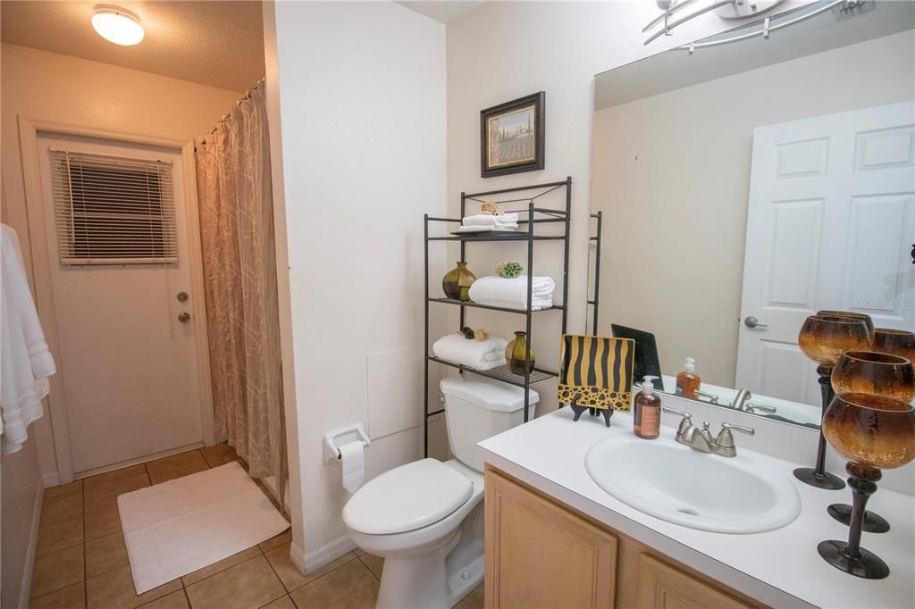 Под контрактом: $417,500 (3 спален, 2 ванн, 1622 Квадратных фут)