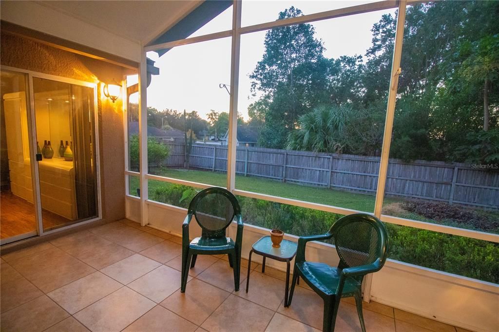 Под контрактом: $417,500 (3 спален, 2 ванн, 1622 Квадратных фут)