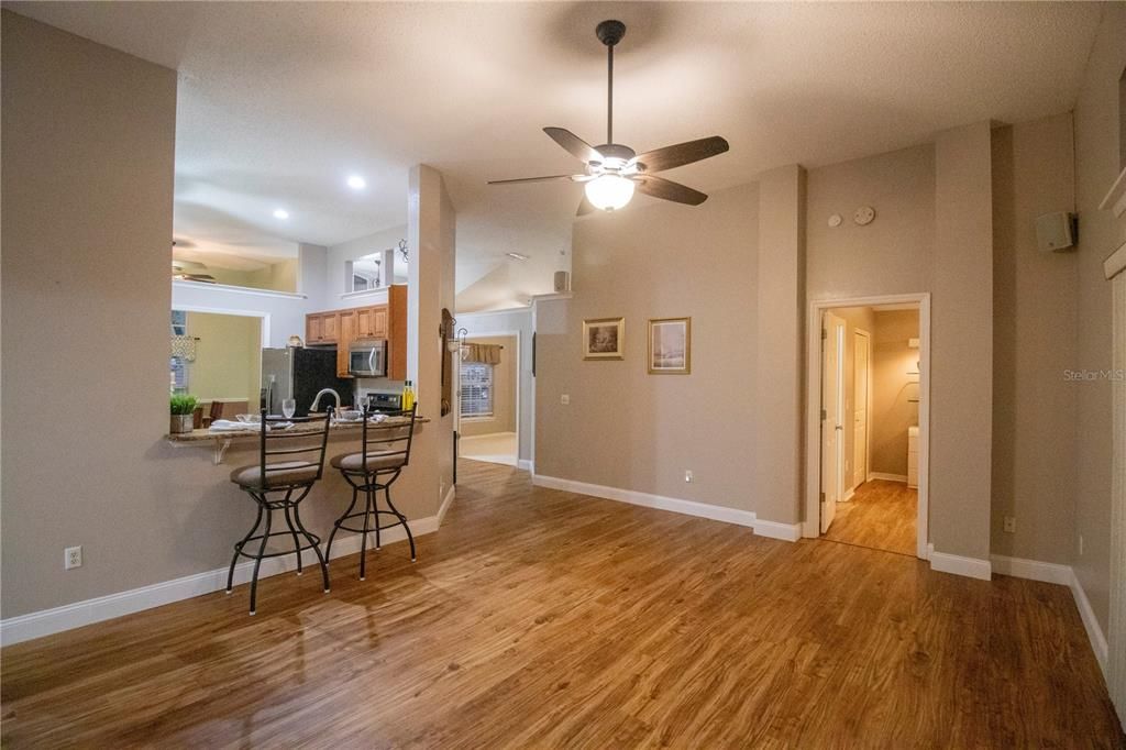 Под контрактом: $417,500 (3 спален, 2 ванн, 1622 Квадратных фут)