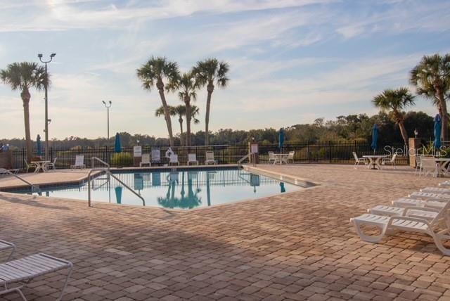 Под контрактом: $417,500 (3 спален, 2 ванн, 1622 Квадратных фут)