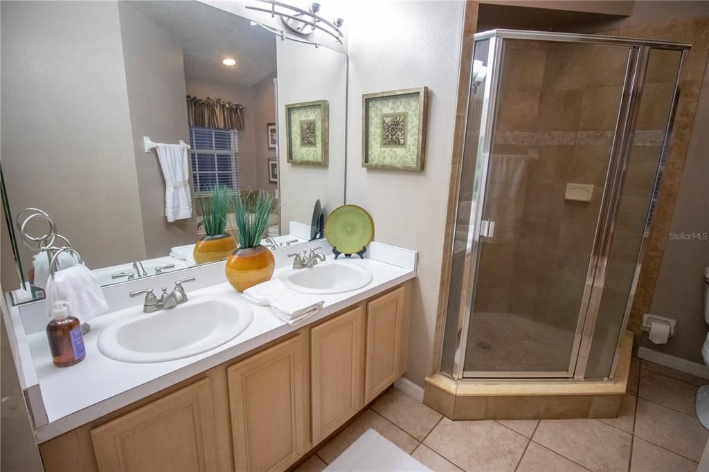 Под контрактом: $417,500 (3 спален, 2 ванн, 1622 Квадратных фут)