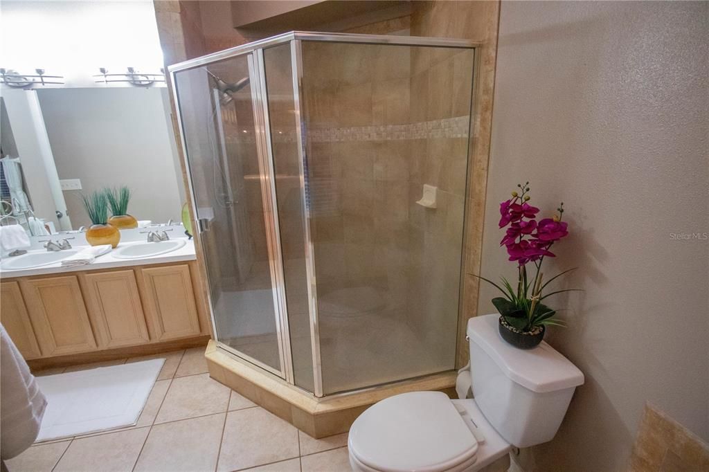 Под контрактом: $417,500 (3 спален, 2 ванн, 1622 Квадратных фут)