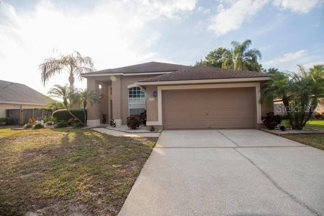 Под контрактом: $417,500 (3 спален, 2 ванн, 1622 Квадратных фут)