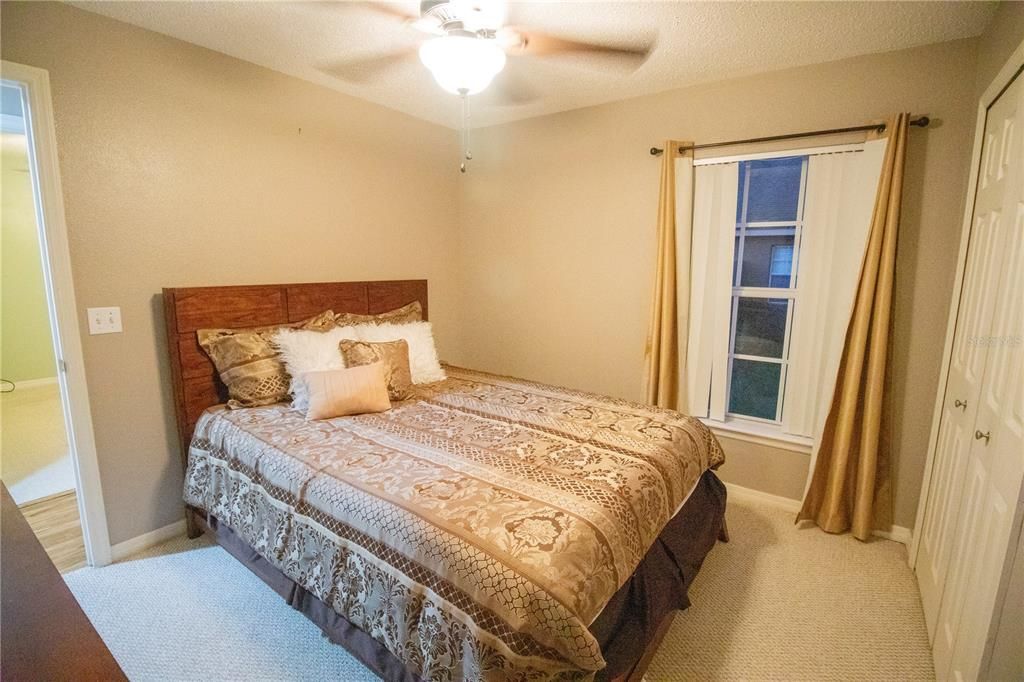 Под контрактом: $417,500 (3 спален, 2 ванн, 1622 Квадратных фут)