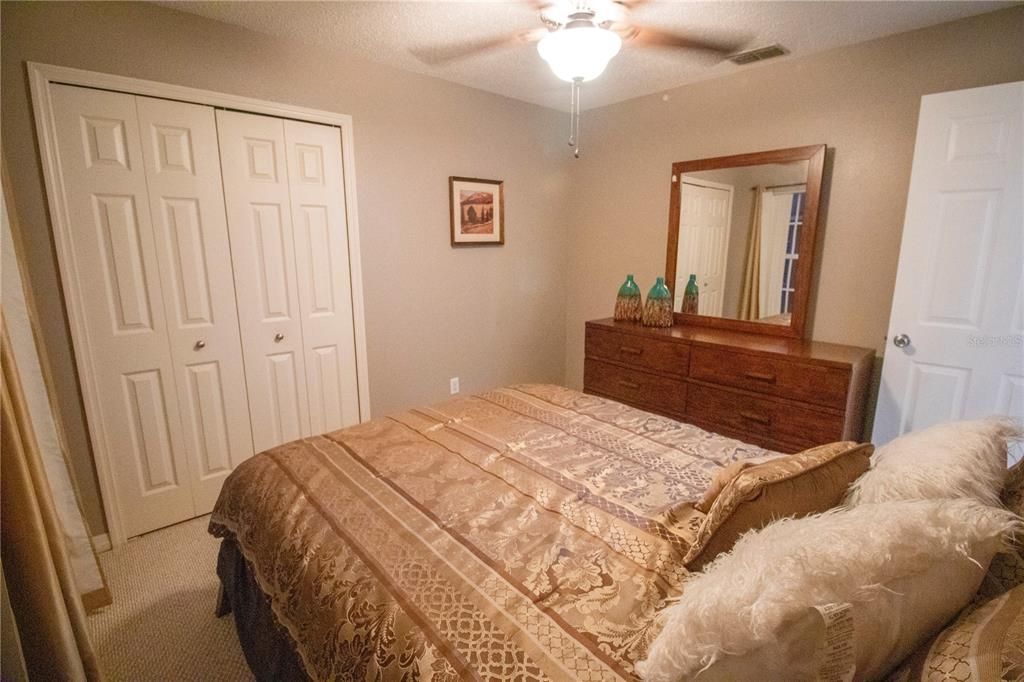 Под контрактом: $417,500 (3 спален, 2 ванн, 1622 Квадратных фут)