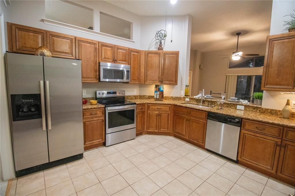 Под контрактом: $417,500 (3 спален, 2 ванн, 1622 Квадратных фут)