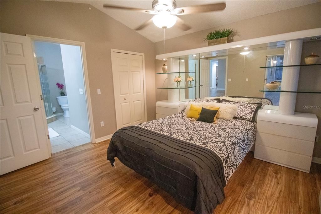 Под контрактом: $417,500 (3 спален, 2 ванн, 1622 Квадратных фут)